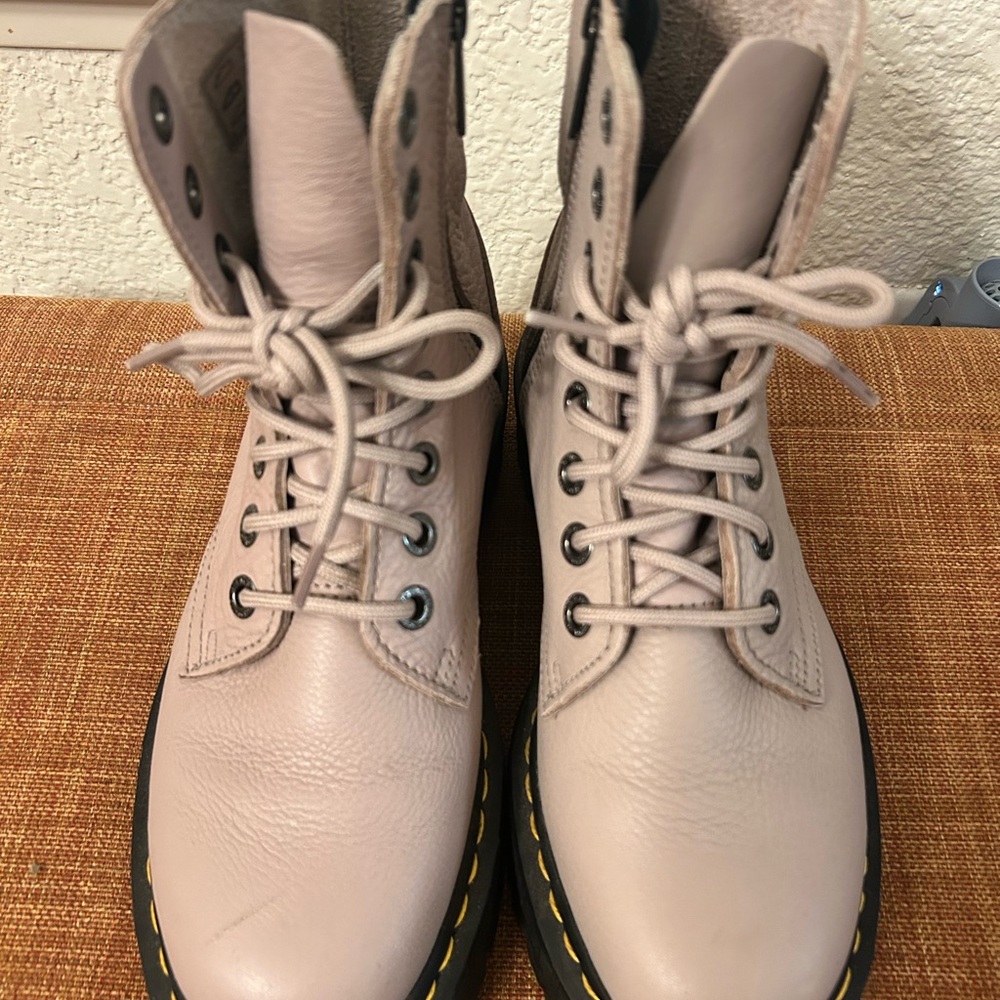 Dr. Martens woman leather boots
